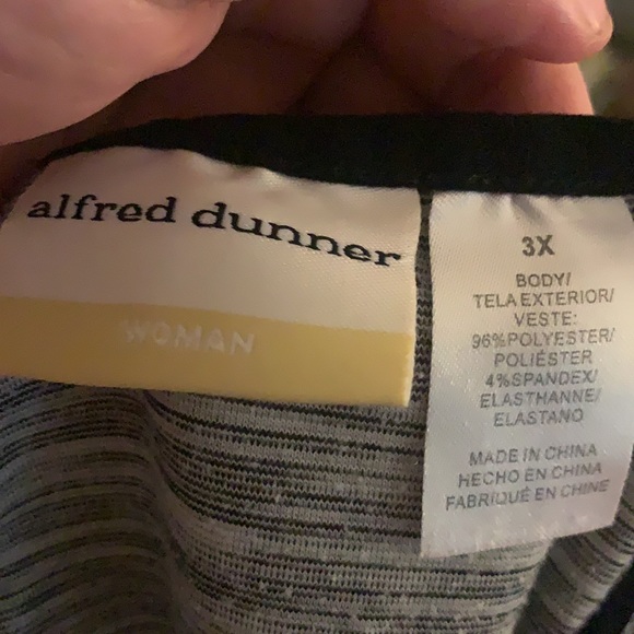 Alfred Dunner plus size 3x gorgeous grey laced design top - Picture 7 of 7